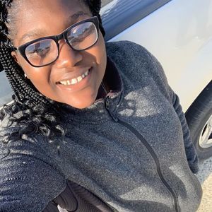 Meet your Posher, Alexis